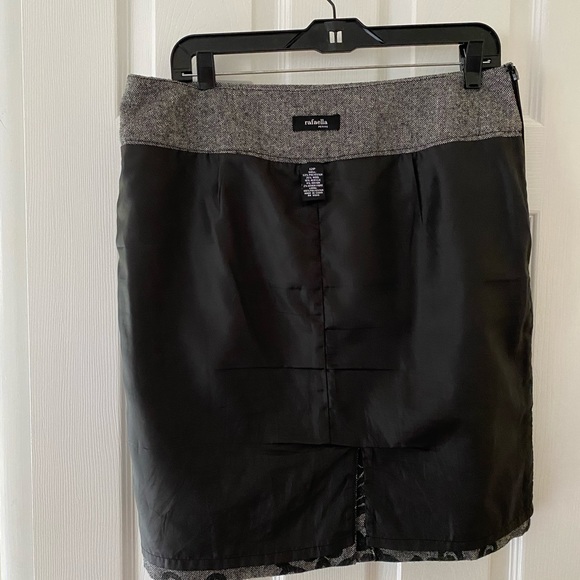 SALE🖤 Gorgeous Skirt - Picture 5 of 5